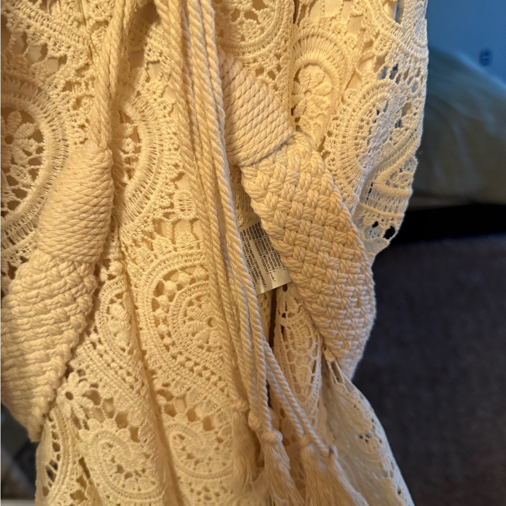NWOT Guess Crochet Lace Dress in Cream - Picture 7 of 10